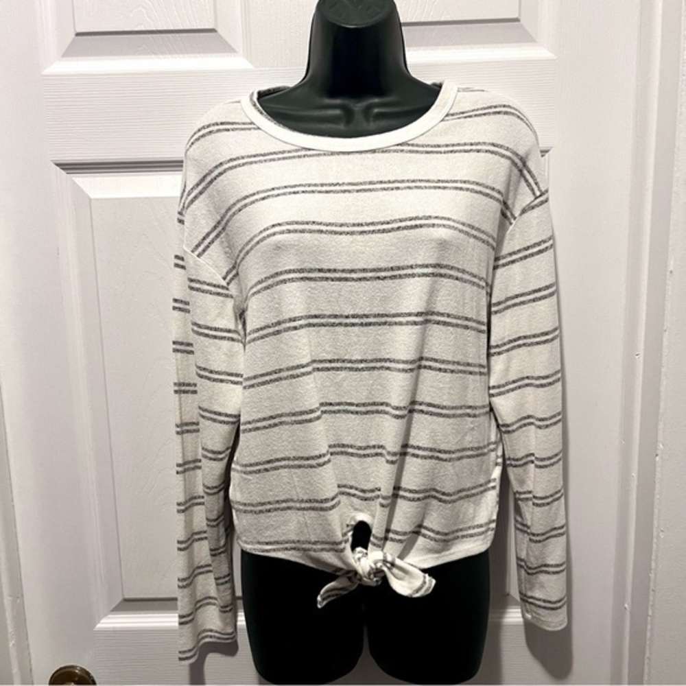 3/25$💥 Caution To The Wind Shirt Sweater Blouse Top Medium Women striped